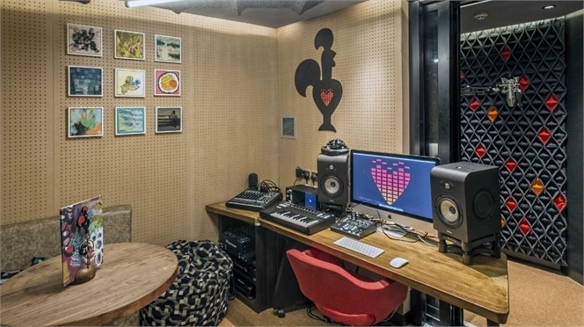 Nando’s Opens In-Restaurant Recording Studio