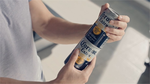 Corona’s New Interlocking Beer Cans